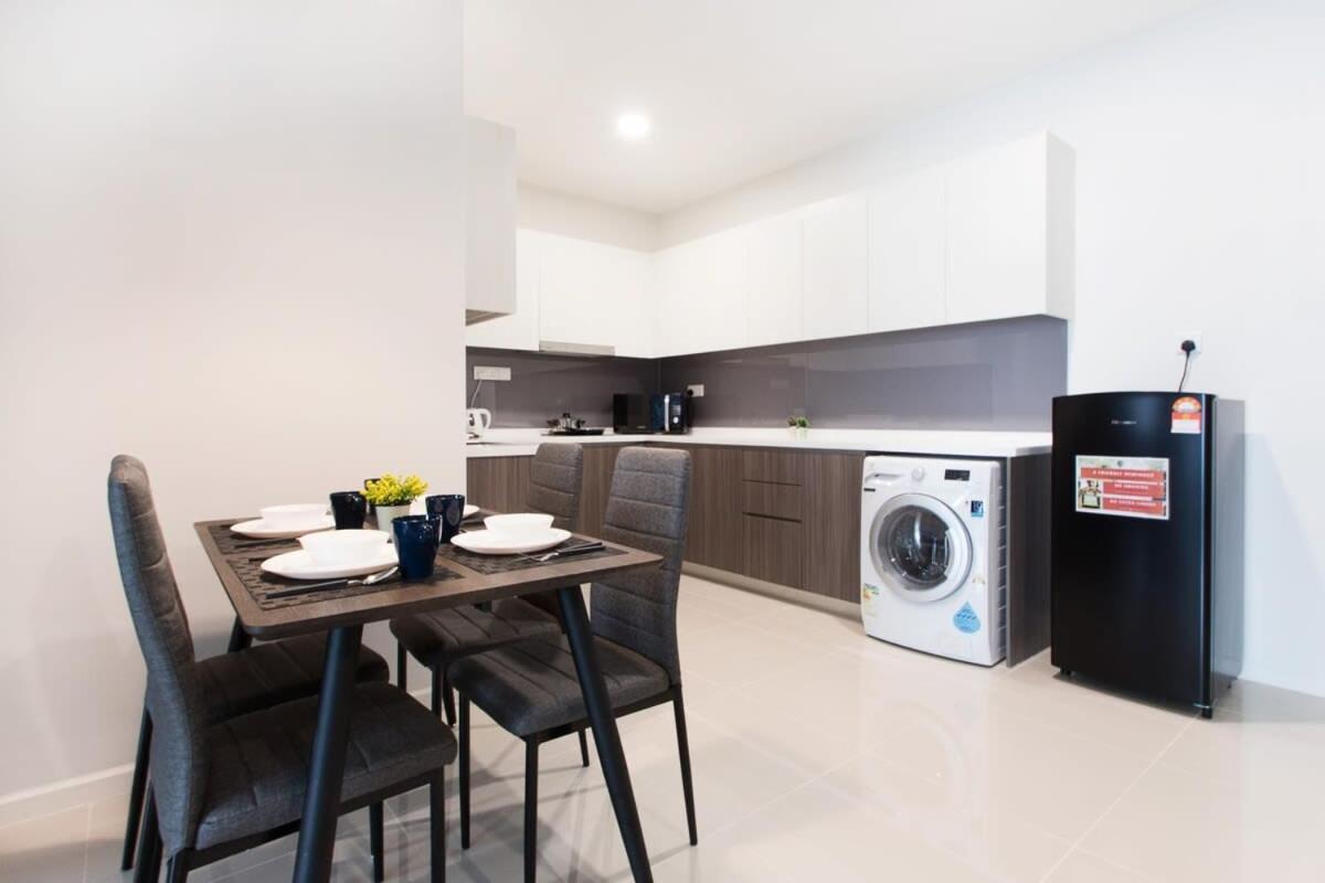Modern, High Floor Suasana Suites 05 In Jb Джохор Бахру Екстериор снимка